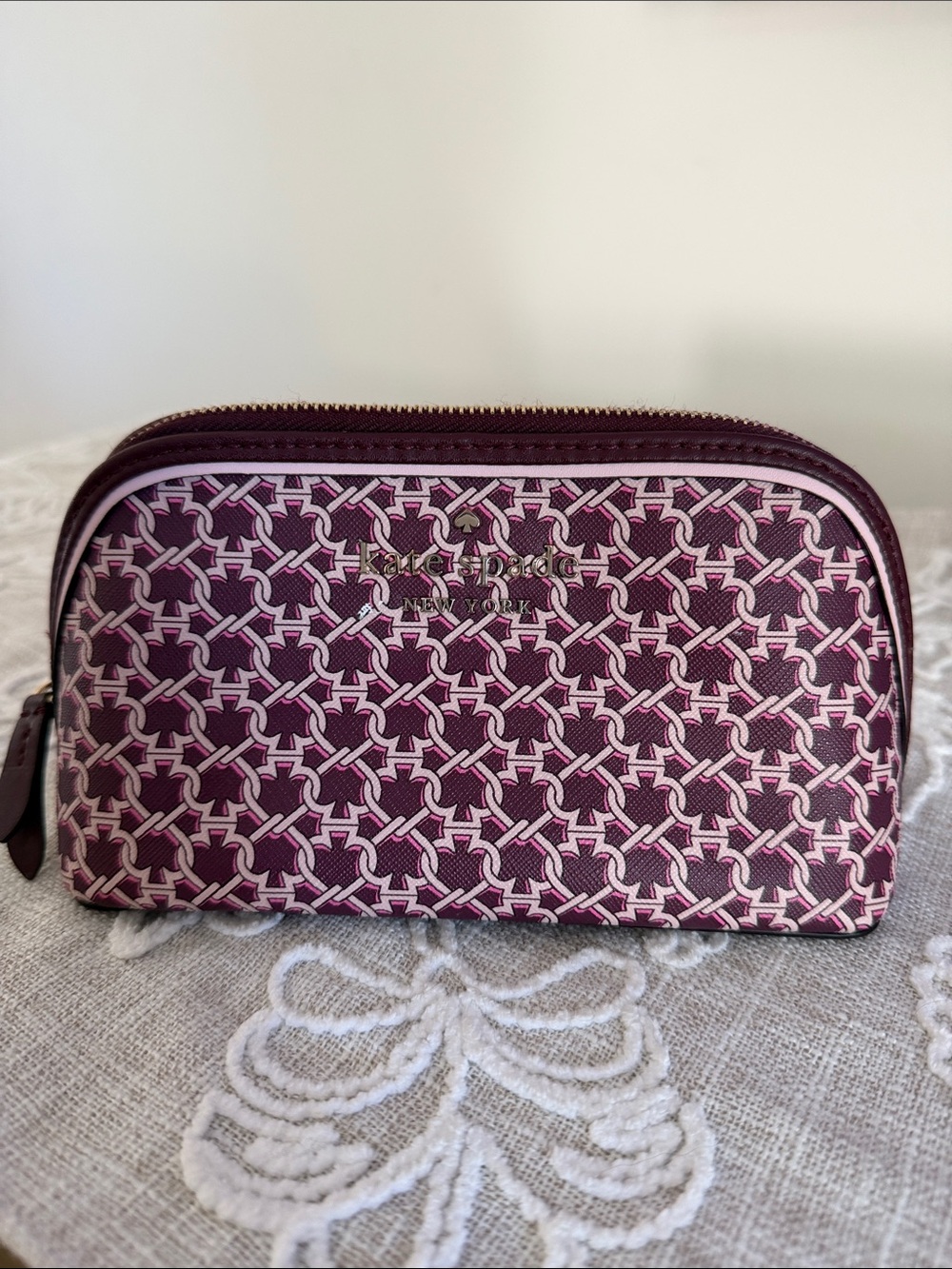 Kate Spade NY EUC Spade Link Burgundy and Beige Cosmetic Case